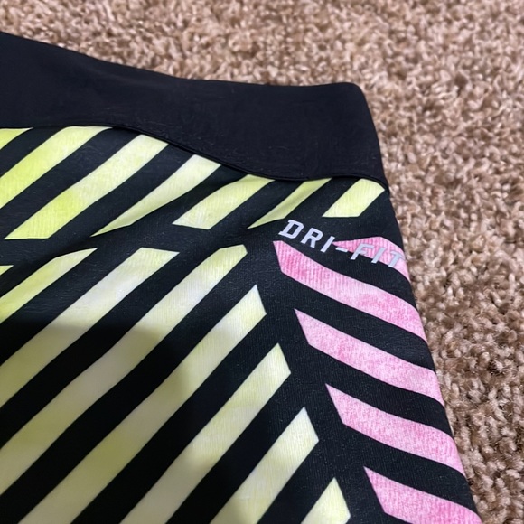 Womens Nike dri-fit capris - Picture 3 of 3